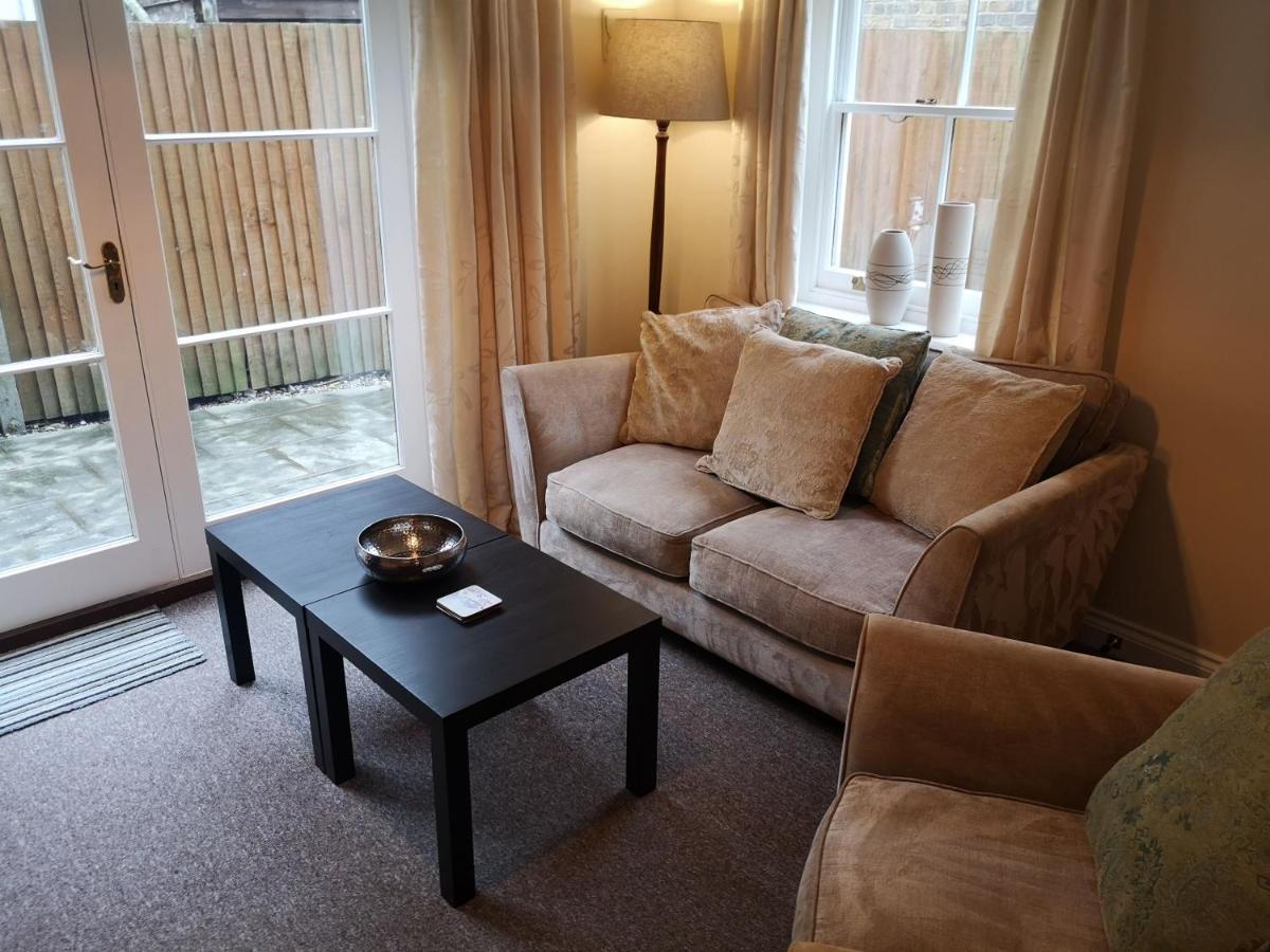 Coastal Escape Deal - 2 Bedroom House -Short Lets & Serviced Accommodation 外观 照片